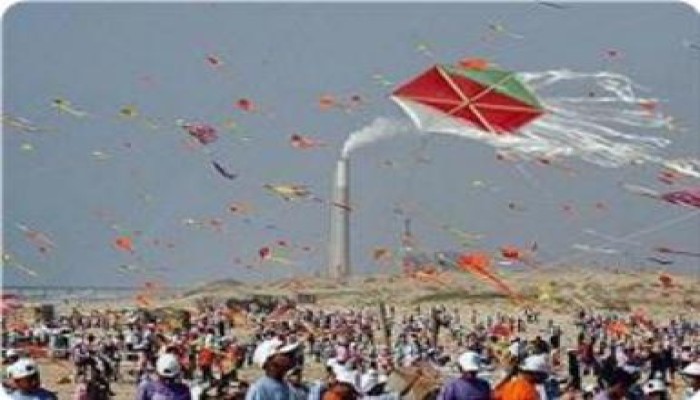 آلاف الأطفال يشاركون في إطلاق الطائرات الورقية بغزة