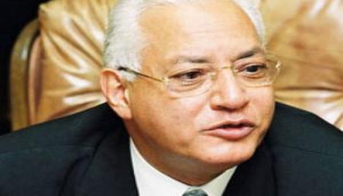 حينما يتحدث «بطل صفر المونديال» عن «الدولة الهزؤ» .. أسامة هيكل