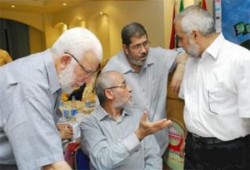 مسئولو المكاتب الإدارية على مائدة إفطار فضيلة المرشد العام