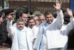الداخلية تمنع الزيارة عن الشاطر وإخوانه أول أيام العيد!!