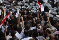 نواب الإخوان: الإعتداء على مناهضي التوريث جريمة، وتلك المظاهرات بداية غضب شعبي عارم