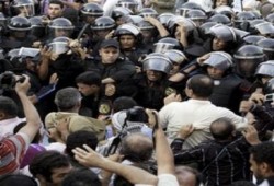 همجية جديدة : الداخلية تلقي معتقلي تظاهرتي عابدين والأسكندرية فى الصحراء !!