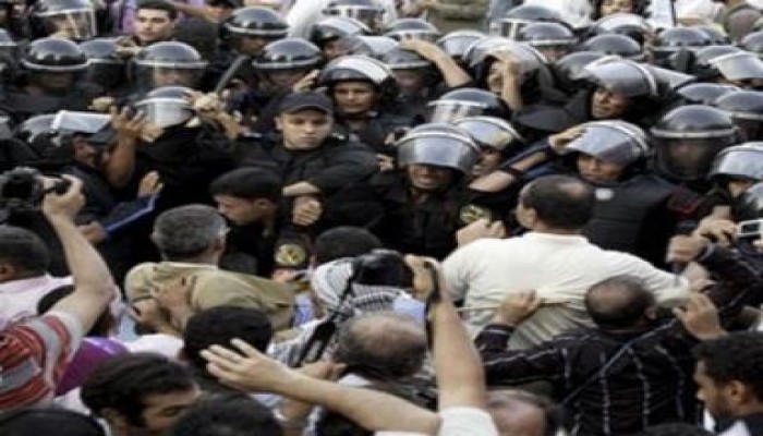 همجية جديدة : الداخلية تلقي معتقلي تظاهرتي عابدين والأسكندرية فى الصحراء !!