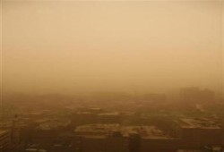 عاصفة ترابية تضرب مصر غدا الأربعاء، ودرجات الحرارة تواصل ارتفاعها