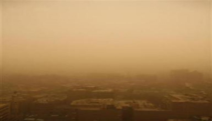 عاصفة ترابية تضرب مصر غدا الأربعاء، ودرجات الحرارة تواصل ارتفاعها