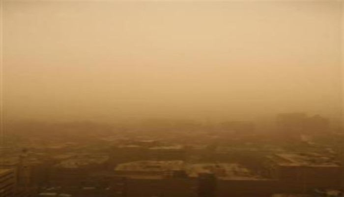 عاصفة ترابية تضرب مصر غدا الأربعاء، ودرجات الحرارة تواصل ارتفاعها