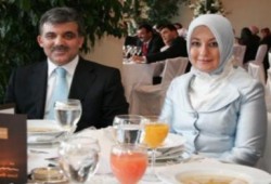 تركيا تلغي تعبير خطرالجماعات الإسلامية على النظام  وجول يتناول الشاي على مقهى مع مواطنين
