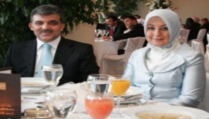 تركيا تلغي تعبير خطرالجماعات الإسلامية على النظام  وجول يتناول الشاي على مقهى مع مواطنين
