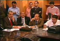 الإخوان يؤكدون أن الشرطة المصرية التابعة للحزب الوطني تمنع دعايتهم لصالح الحزب