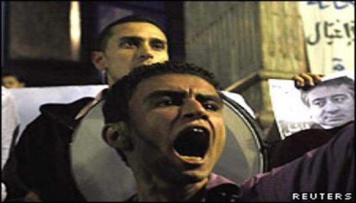 عصمت السادات يدرس مقاضاة عز ونجل الرئيس أمام المحكمة الجنائية الدولية
