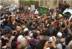 القوى الوطنية تتظاهر أمام دار القضاء العالى (مصور)