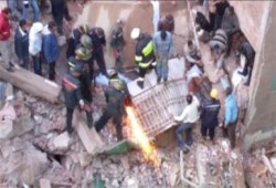 7 قتلى وعشرات تحت الأنقاض يتواصلون بأسرهم عبر المحمول فى سقوط مصنع بالأسكندرية