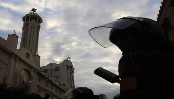 الأمن يشدد تواجده حول الكنائس وغضب الأقباط يتسع ومبارك حصل على نصيب الأسد