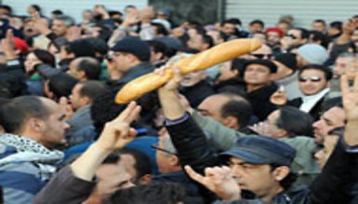 وفاة الشاب البوعزيزي مفجر احتجاجات تونس