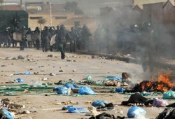 قتيلان في احتجاجات الجزائر المشتعلة بسبب الفقر والبطالة ونقص الطحين والزيت والسكر