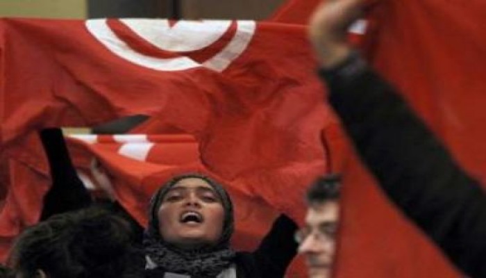الديكتاتور بن علي فى ذمة التاريخ وصورته ألقيت فى الشارع