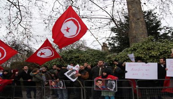 بن على يعامل فى السعودية كلاجئ وليس رئيساً والقذافي يطالب التونسيين بالصفح عنه وإعادته