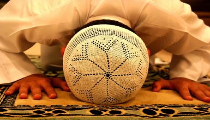 ألماني يخترع سجادة صلاة تقوي العظام