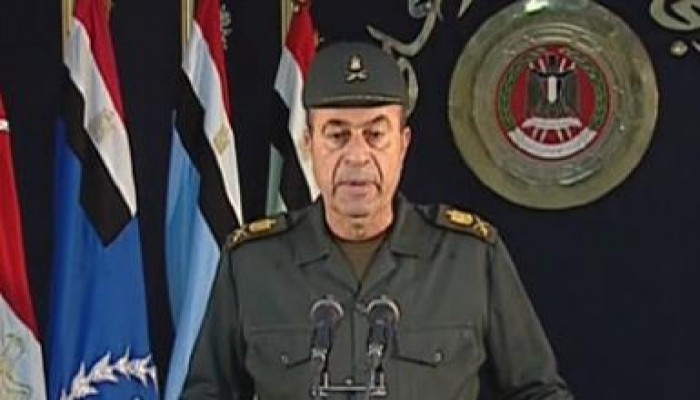 الجيش يحل مجلسي الشعب والشورى ويعطل الدستور