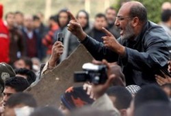 مع صفوت حجازى أمام قصر العروبة .. قطب العربي