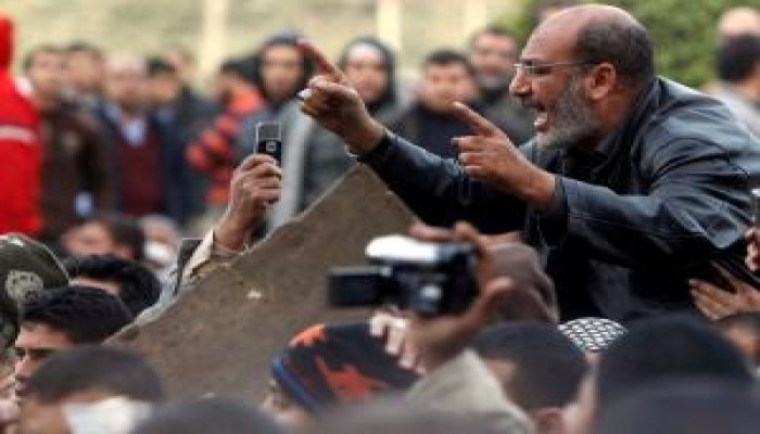 مع صفوت حجازى أمام قصر العروبة .. قطب العربي