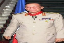 سامي عنان يعد بالإفراج عن معتقلي الثورة وبينهم عشرات الإخوان