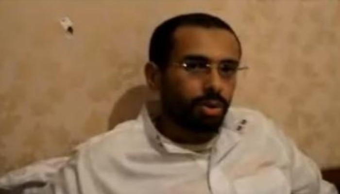 شاب يحكي كيف قتل ضباط الشرطة المتظاهرين بالرصاص الحي من الخلف كالأسرى(متلفز)