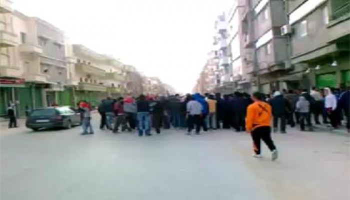 تصدي القذافي لمعارضيه أوقع عشرات القتلى والجرحى فى غياب الإعلام والنت