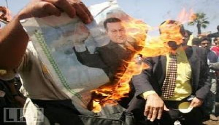 الشعب يريد إسقاط النظام .. فهمي هويدي