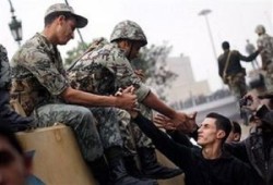 هل يصبح الجيش عبئا على الثورة؟ فهمي هويدي