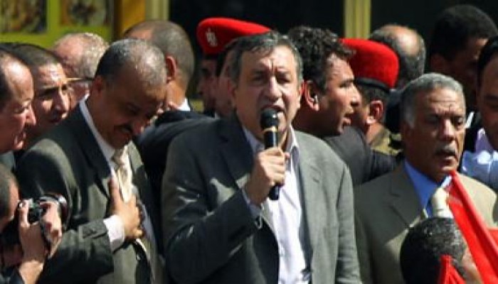 عصام شرف يتعهد بتنفيذ مطالب الثوار أو الرجوع للميدان وسط نداءات بحل جهاز امن الدولة