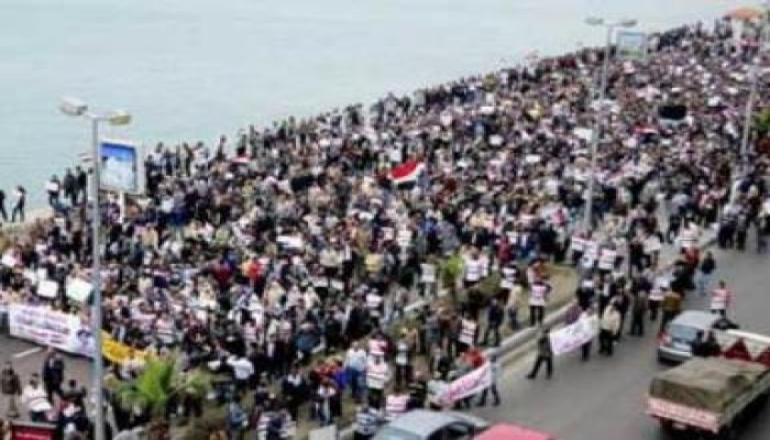 حبس ضباط الاسكندرية الثلاثة 15 يوم ، (آلة القتل )السفاح وائل الكومي متهم بقتل 37 شهيد