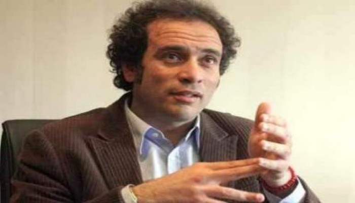 مفاجأة: عمرو حمزاوي يغير رأيه في اللحظات الأخيرة من لا إلى نعم للتعديلات الدستورية