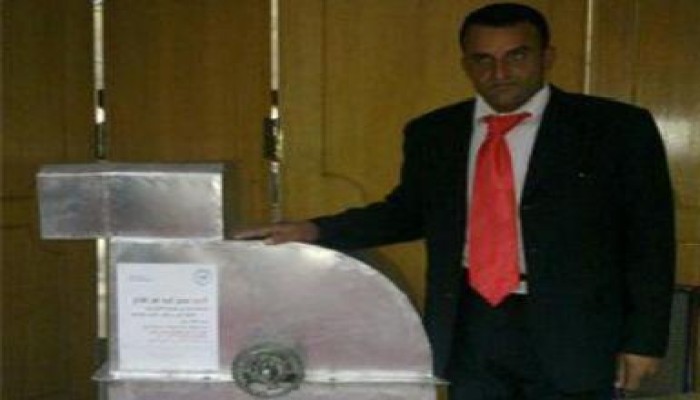 مصري حاصل على شهادة (محو الأمية) يبتكر جهازا لتوليد الكهرباء من مياه المصارف
