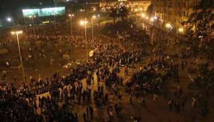 اشتباكات فى التحرير فجراً وانباء عن جرحى وقتلى بعد محاولة الجيش اعتقال ضباط معتصمين