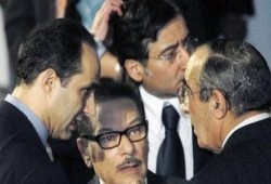 صفوت الشريف يلحق بزكريا عزمي إلى سجن طره وفتحي سرور فى الطريق