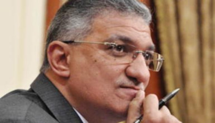 وزاره التعليم توقف مكافآت خصصها أحمد زكى بدر  لـ (أمن الدوله)