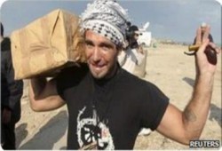 صدمة فى غزة بعد مقتل  المتضامن الإيطالي الشهير أريغوني على يد مجموعة  سلفية