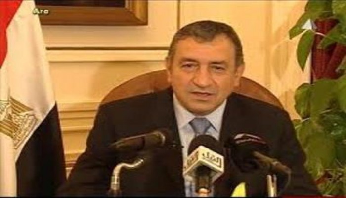 أنباء عن رفض الإمارات استقبال عصام شرف ردا على محاكمة مبارك