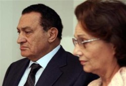 سوزان تمنع الزيارات عن مبارك لمنع تسريب صوره