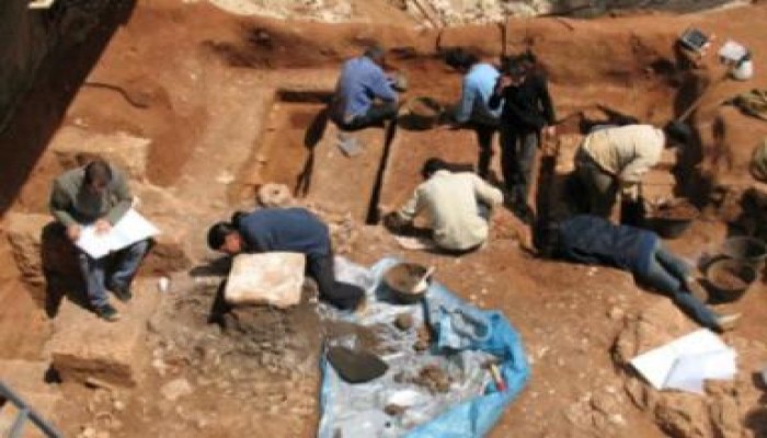 آثار مصر مهدده بالسرقة والتهريب الى الخارج  وحواس يعرض مساعدة  العراق فى إستعادة آثاره