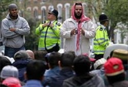 معدل معتنقي الإسلام يرتفع إلي النصف ببريطانيا