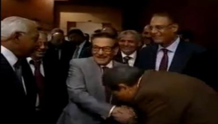 خادم النظام توفيق عكاشه فى وصلة ردح غير مسبوقة ضد عصام شرف على مصطبة الفراعين (متلفز)