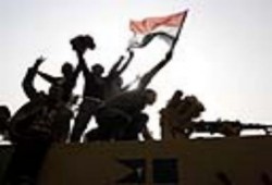 دبابات الجيش السوري تقصف حي باب عمرو في حمص وربط بين استقرار إسرائيل وسوريا!!
