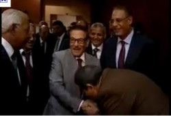 خبر خفيف جداً : (العبد لله) توفيق عكاشه (الفراعين) يفوز برئاسة الجمهورية في استفتاء !!