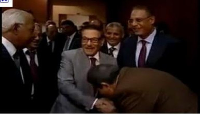 خبر خفيف جداً : (العبد لله) توفيق عكاشه (الفراعين) يفوز برئاسة الجمهورية في استفتاء !!