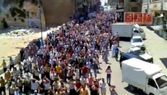 في جمعة أطفال الحرية الآف السوريين يهتفون: عالجنة رايحين شهداء بالملايين (متلفز)
