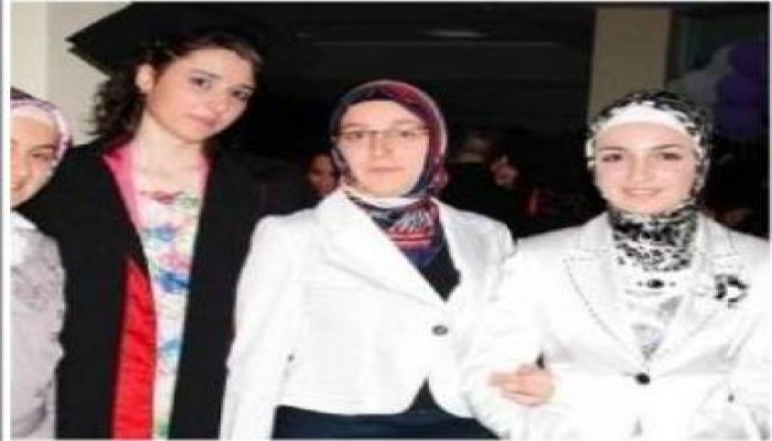 العلمانية التركية تمنع الطالبة الأولى  من تسلم شهادتها بسبب حجابها!