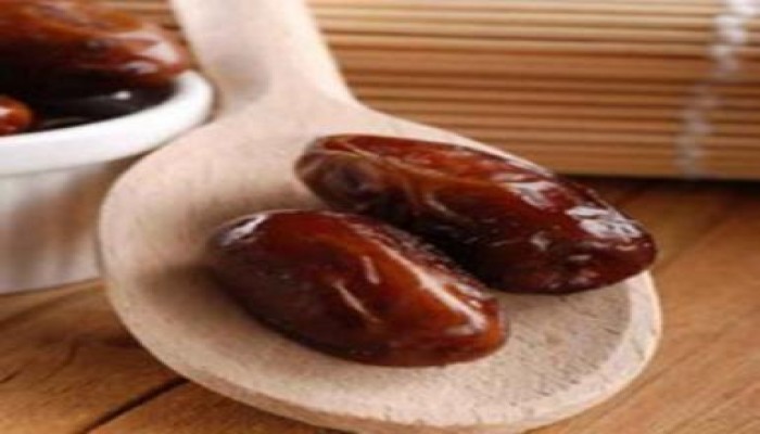 لا تكسروا صيامكم بالبلح الإسرائيلي