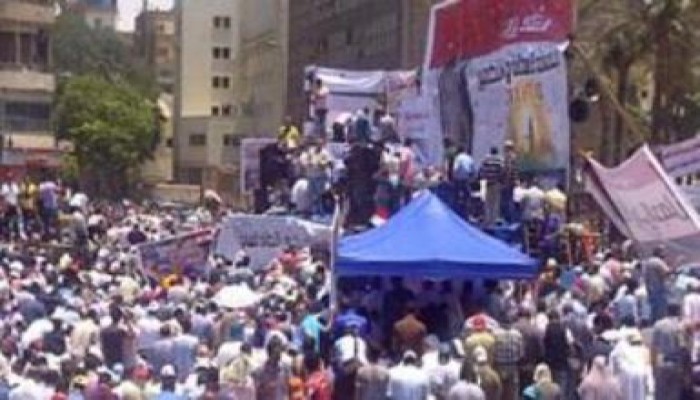 حالات إغماء للعشرات بميدان التحرير بسبب إرتفاع درجات الحرارة